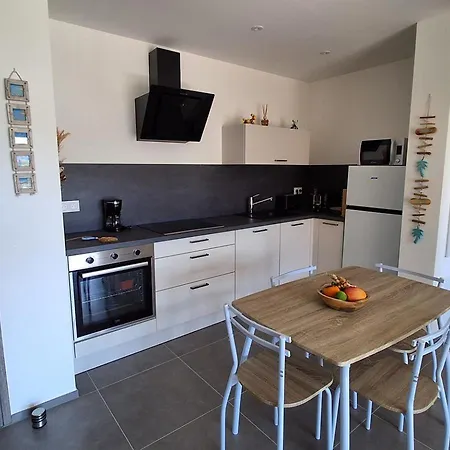 4 Pers - Comforts - Sea And Mountain View Apartament