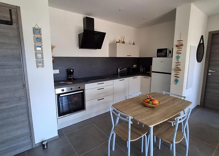 4 Pers - Comforts - Sea And Mountain View Apartment